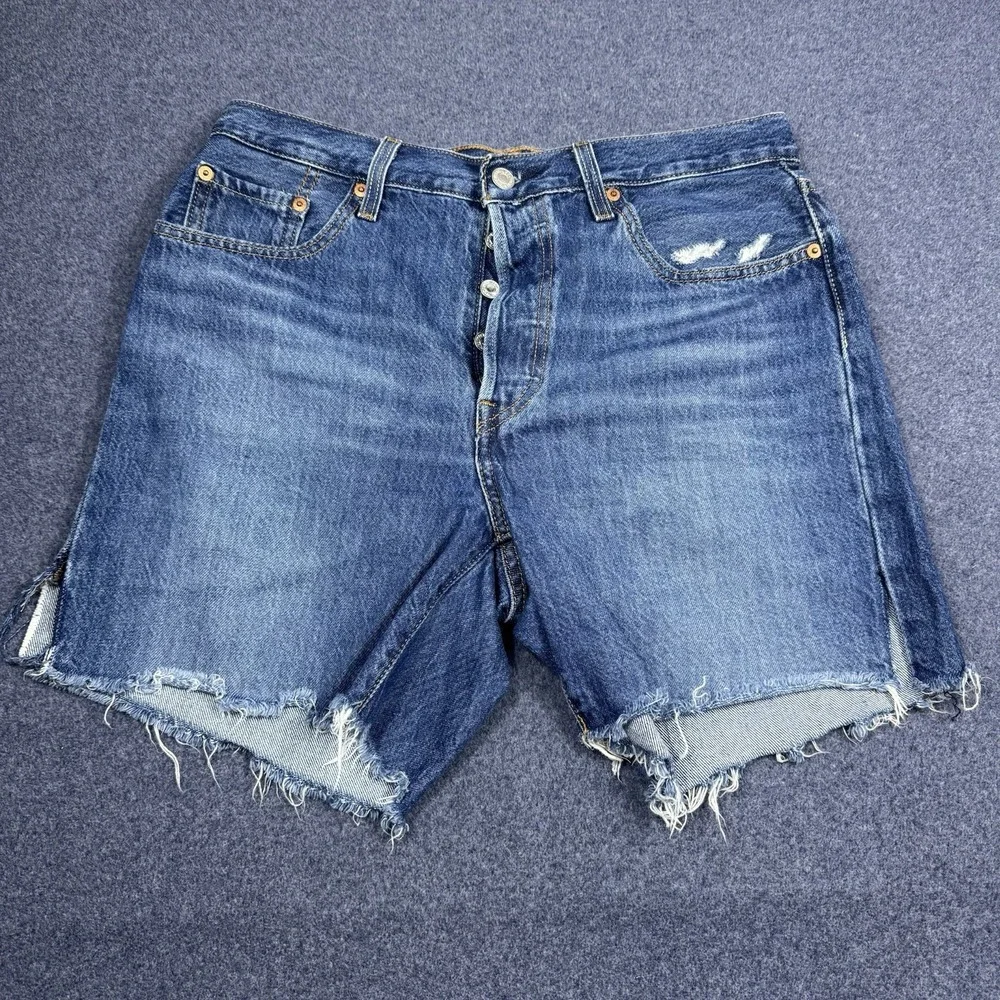 Levis 501 Womens 32 Original Cut Off Denim Shorts Blue Button Fly Y2K Distressed